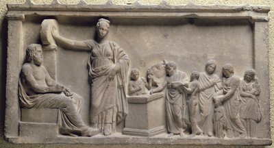 Votivrelief, das eine Familie zeigt, die einen Stier für Asklepios, den Gott der Gesundheit, und seine Tochter Hygieia opfert, griechisch, 5. Jahrhundert v. Chr. von Unbekannt Unbekannt